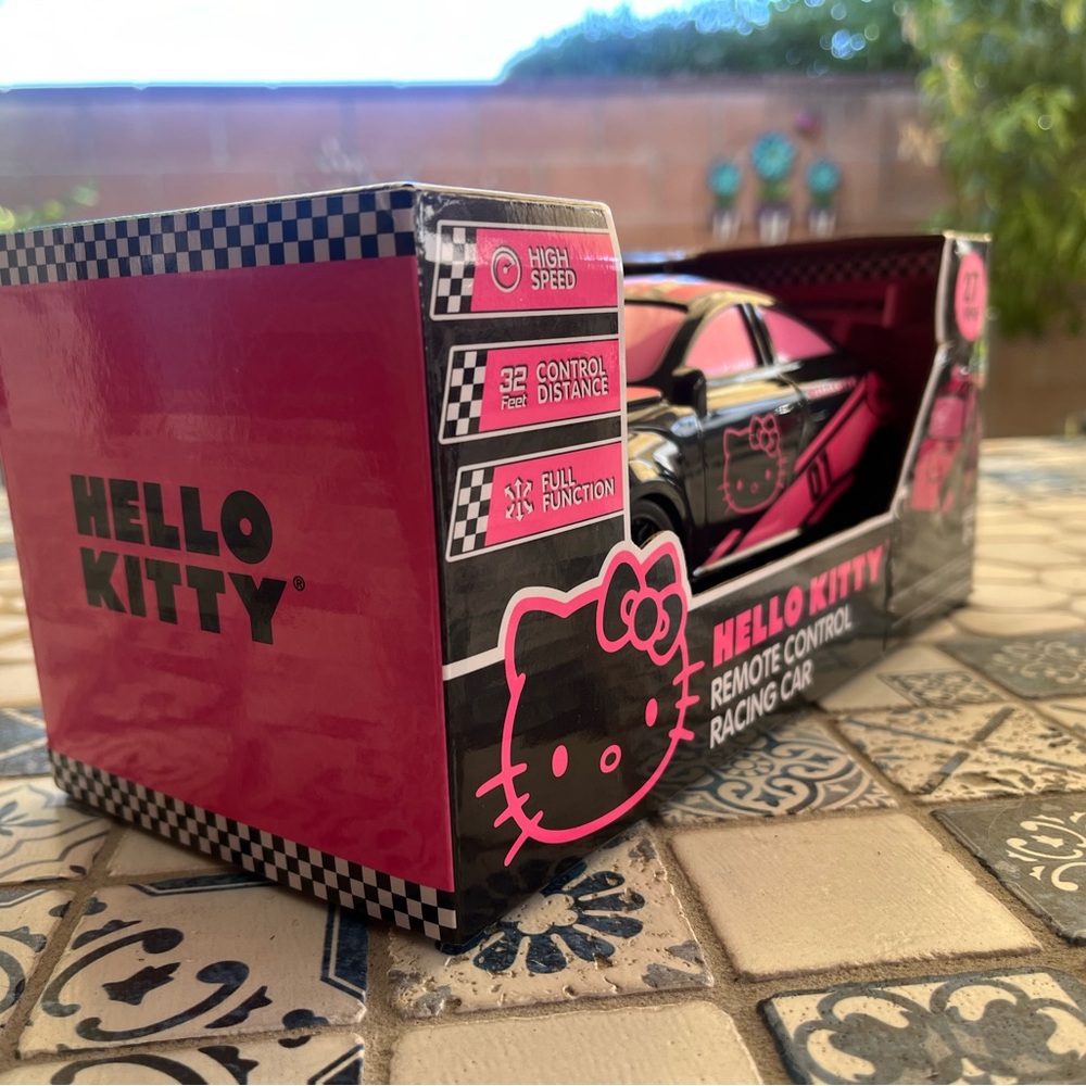 Hello Kitty Car 🩷